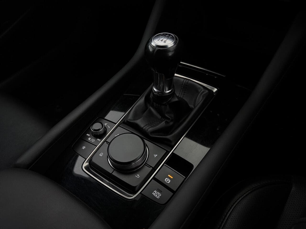 Mazda Mazda3 thumbnail Interior Front