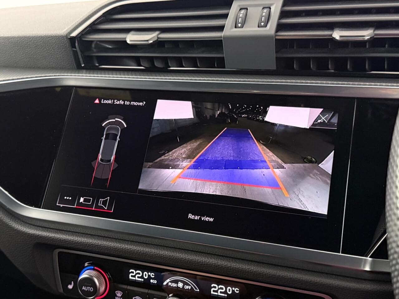 Audi Q3 thumbnail Infotainment System