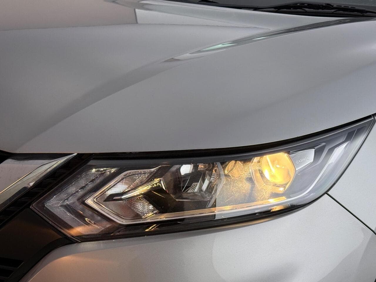 Nissan Qashqai thumbnail Lights Front