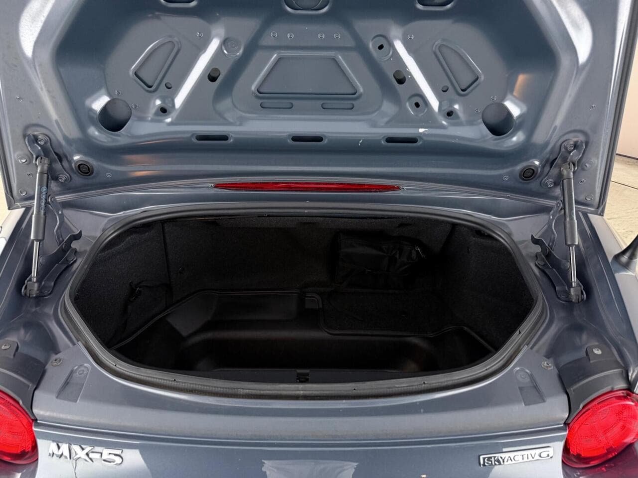 Mazda MX-5 thumbnail Boot