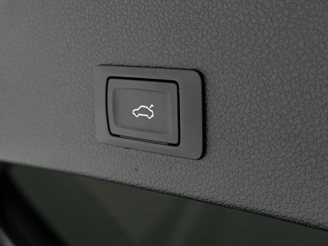 Audi Q2 thumbnail Misc Controls