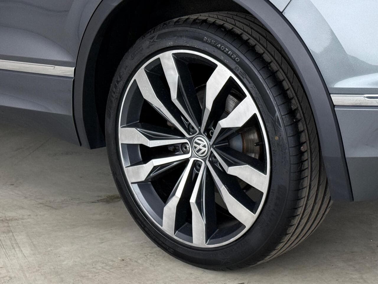 Volkswagen Tiguan thumbnail Wheel