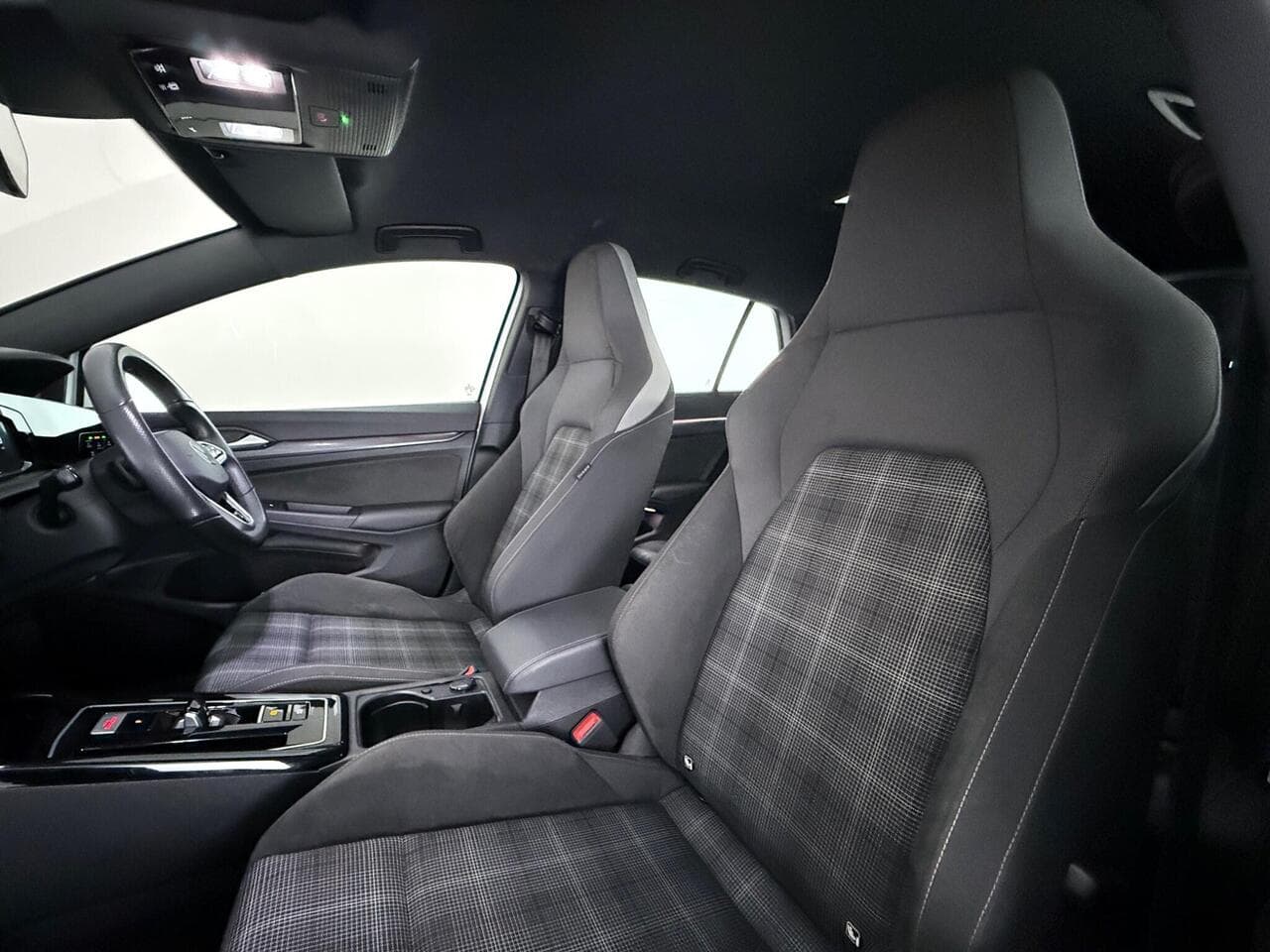 Volkswagen Golf thumbnail Seat Front Passenger