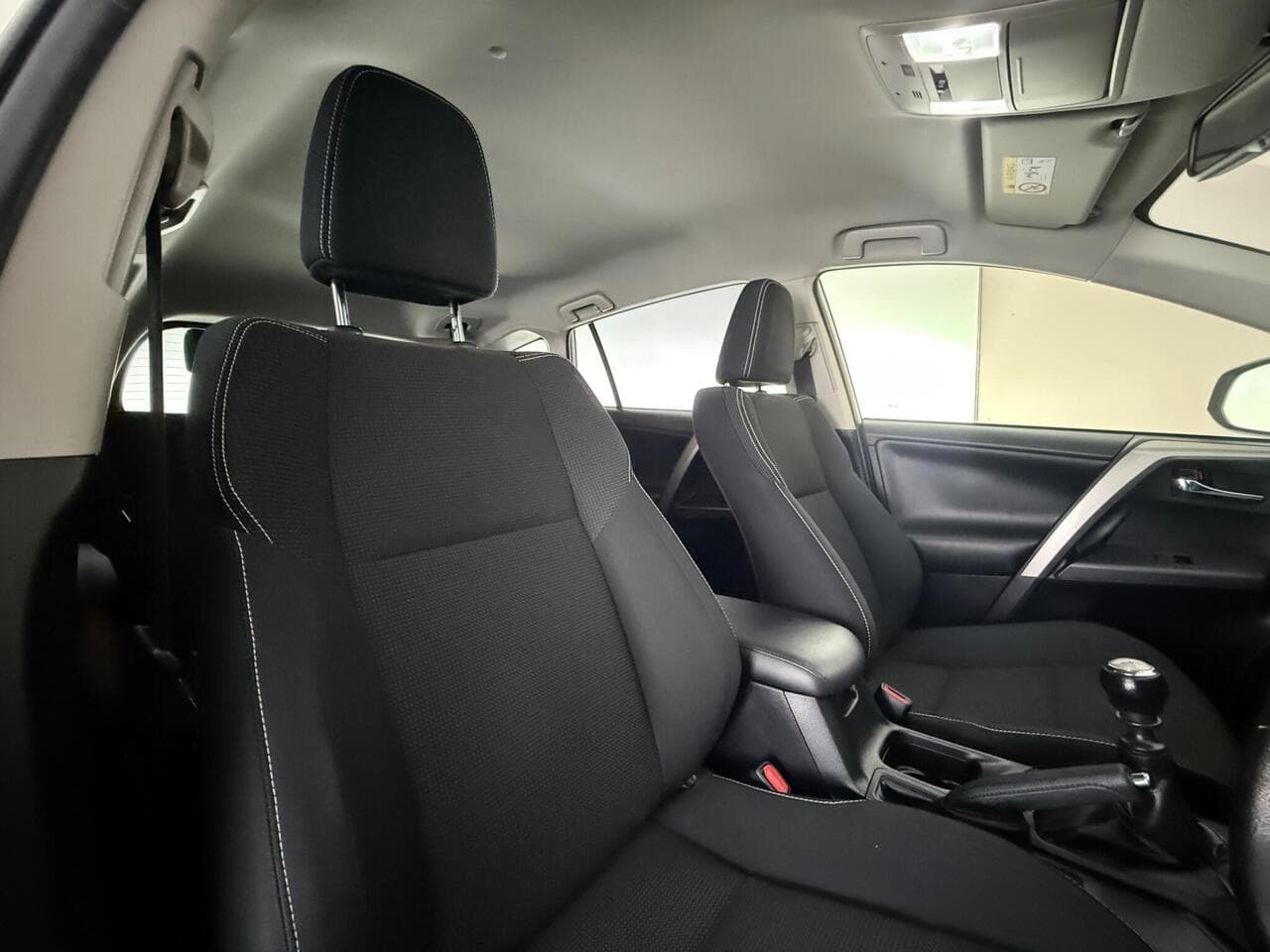 Toyota RAV4 thumbnail Seat Driver