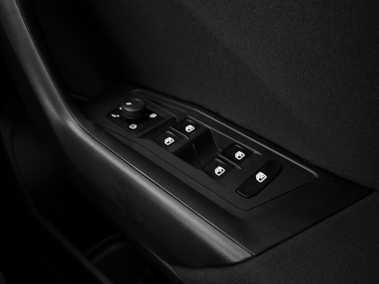 Volkswagen T-Roc thumbnail Misc Controls