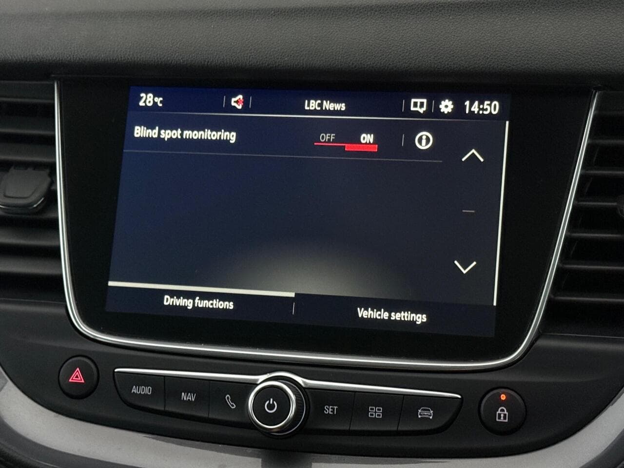 Vauxhall Grandland X thumbnail Infotainment System
