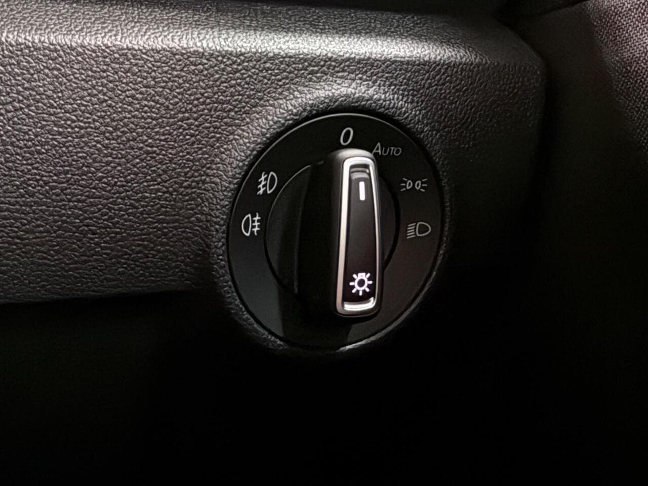 Volkswagen T-Roc thumbnail Misc Controls