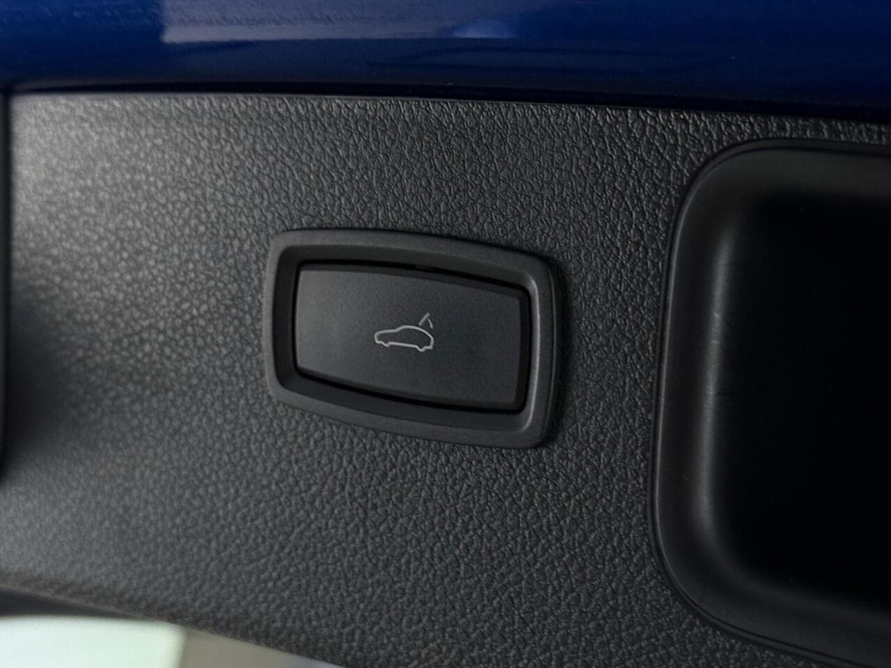 Porsche Macan thumbnail Misc Controls