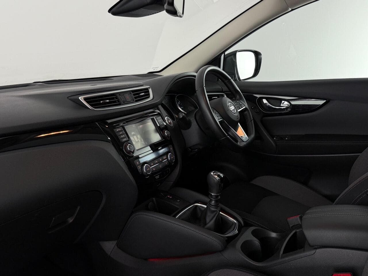 Nissan Qashqai thumbnail Interior Front