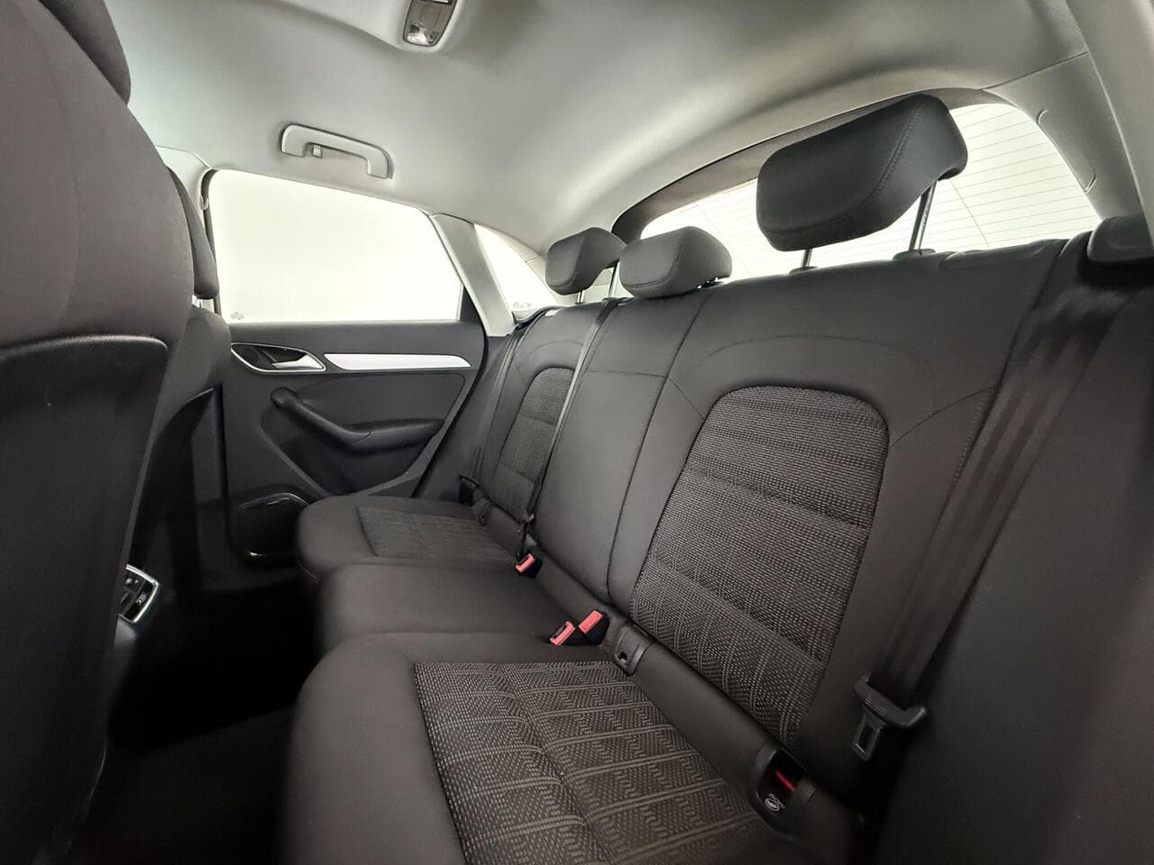Audi Q3 thumbnail Seats Rear