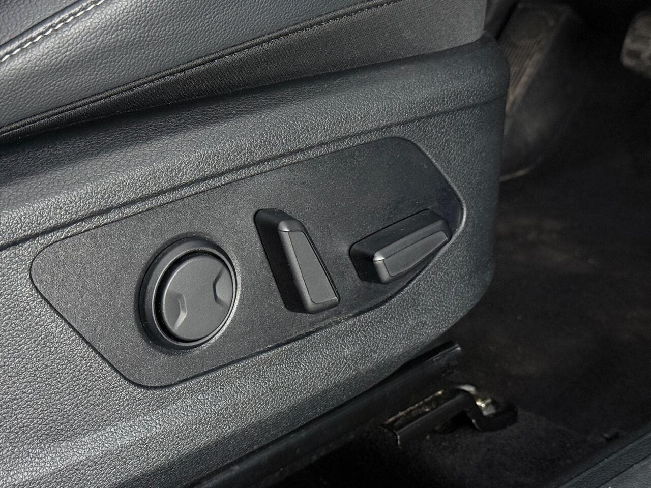 Kia Sportage thumbnail Misc Controls