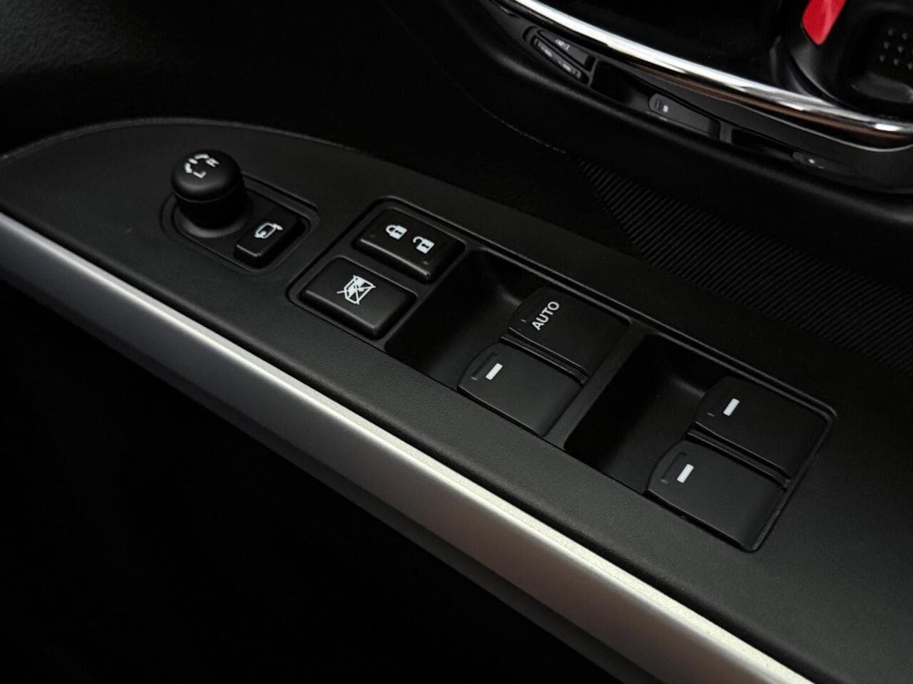 Suzuki SX4 S-Cross thumbnail Misc Controls