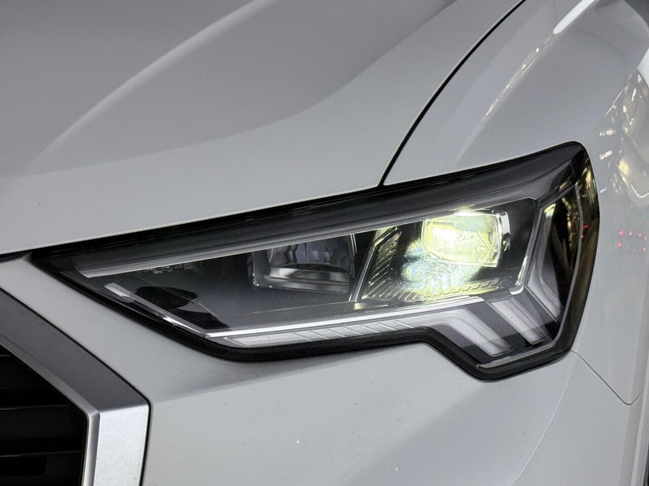Audi Q3 thumbnail Lights Front