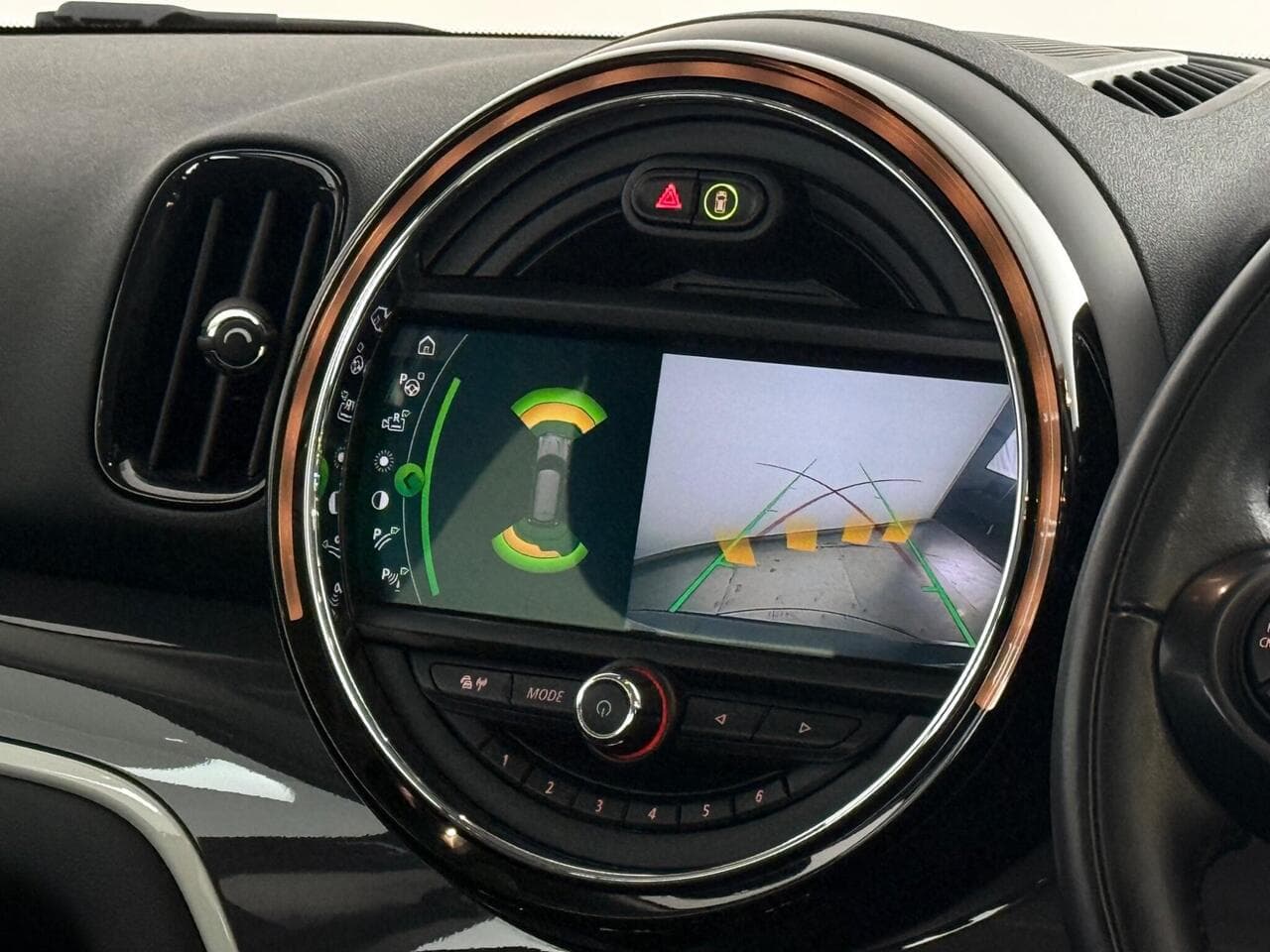 MINI Countryman thumbnail Infotainment System