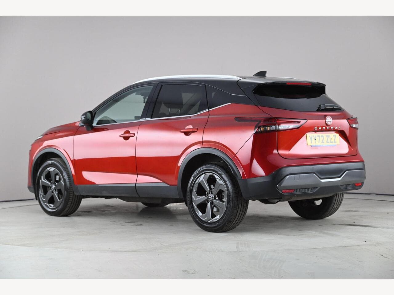 Nissan Qashqai thumbnail Side Left