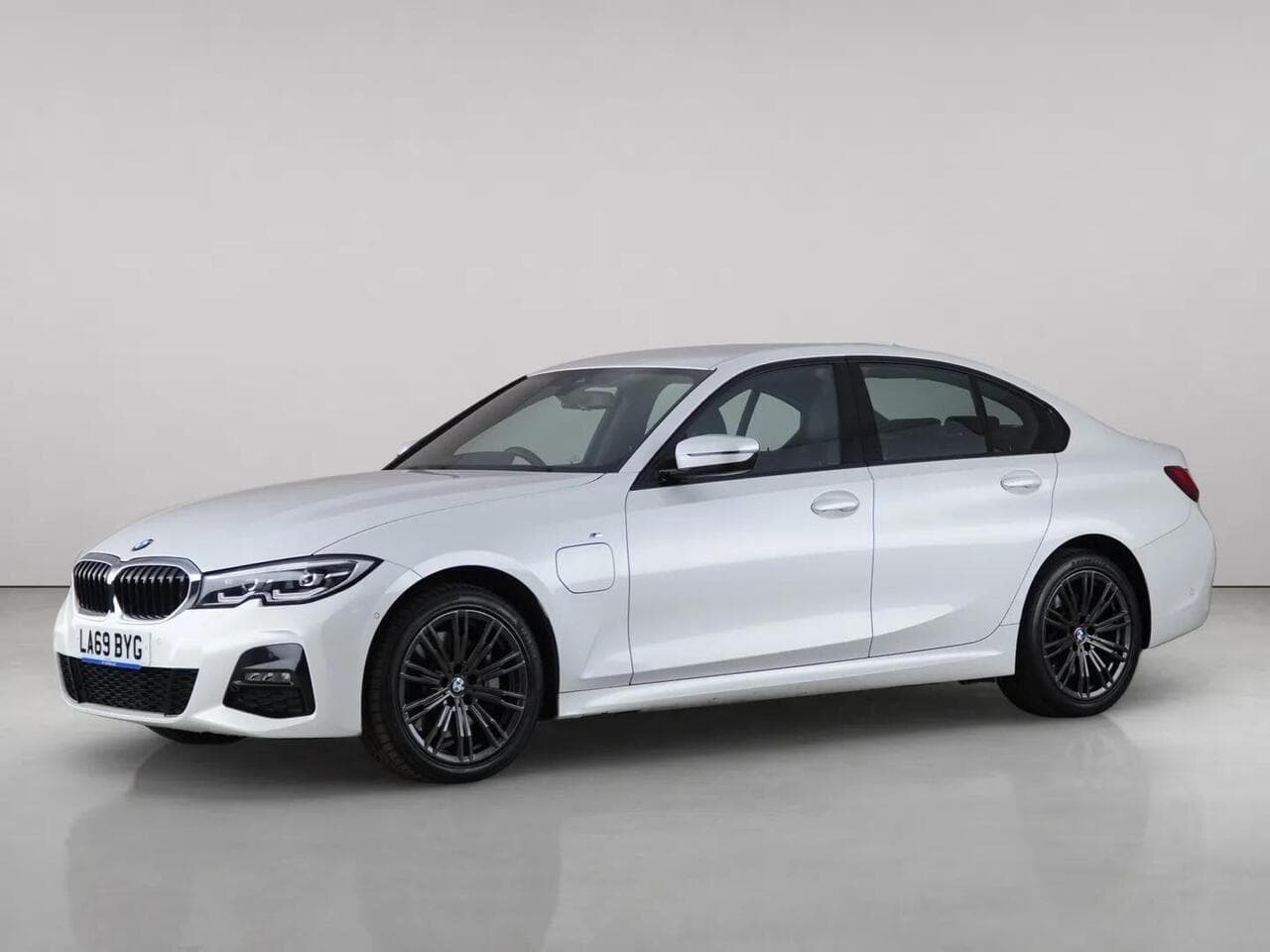 BMW 3 Series thumbnail Front Left