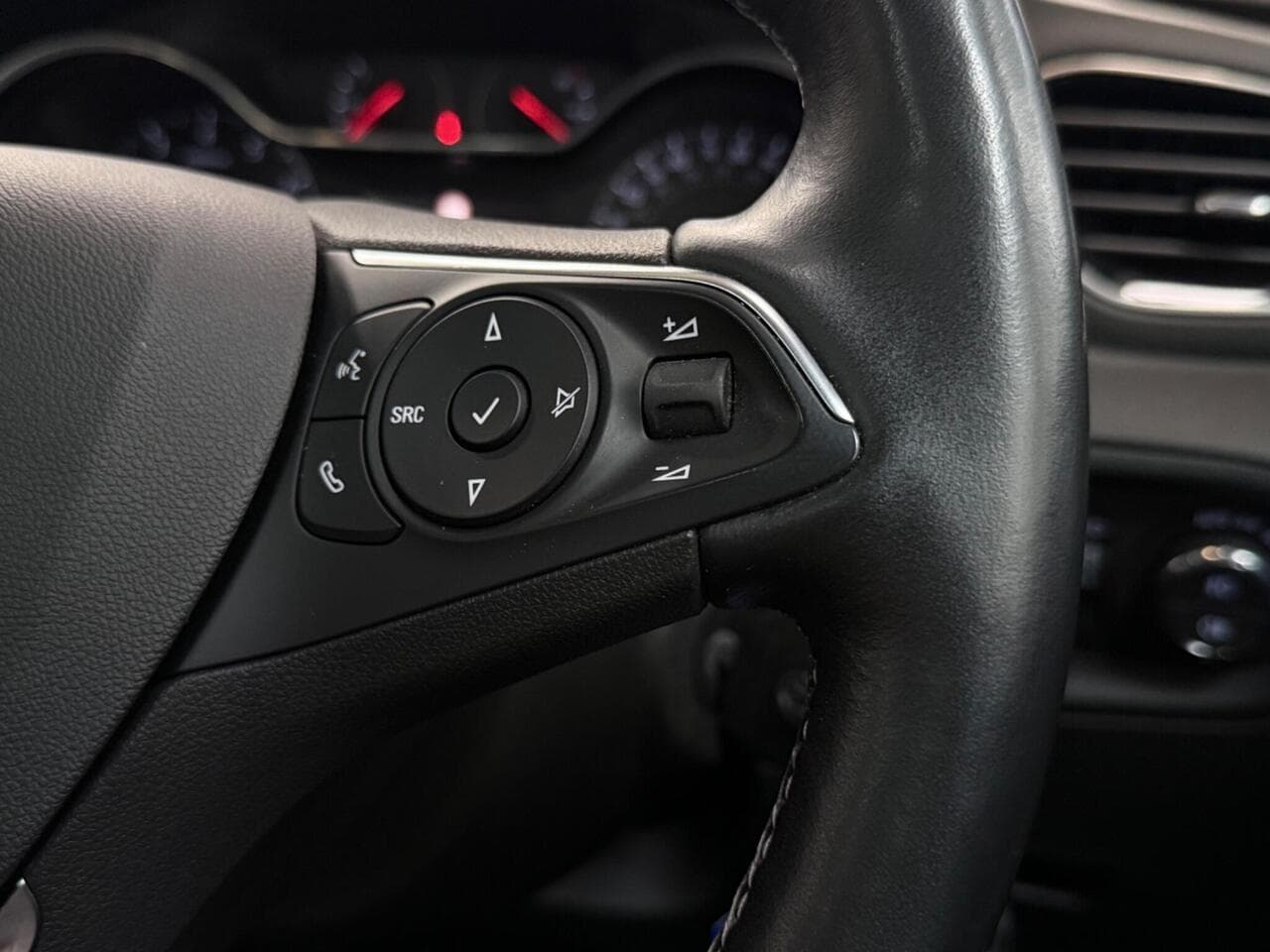 Vauxhall Grandland X thumbnail Misc Controls