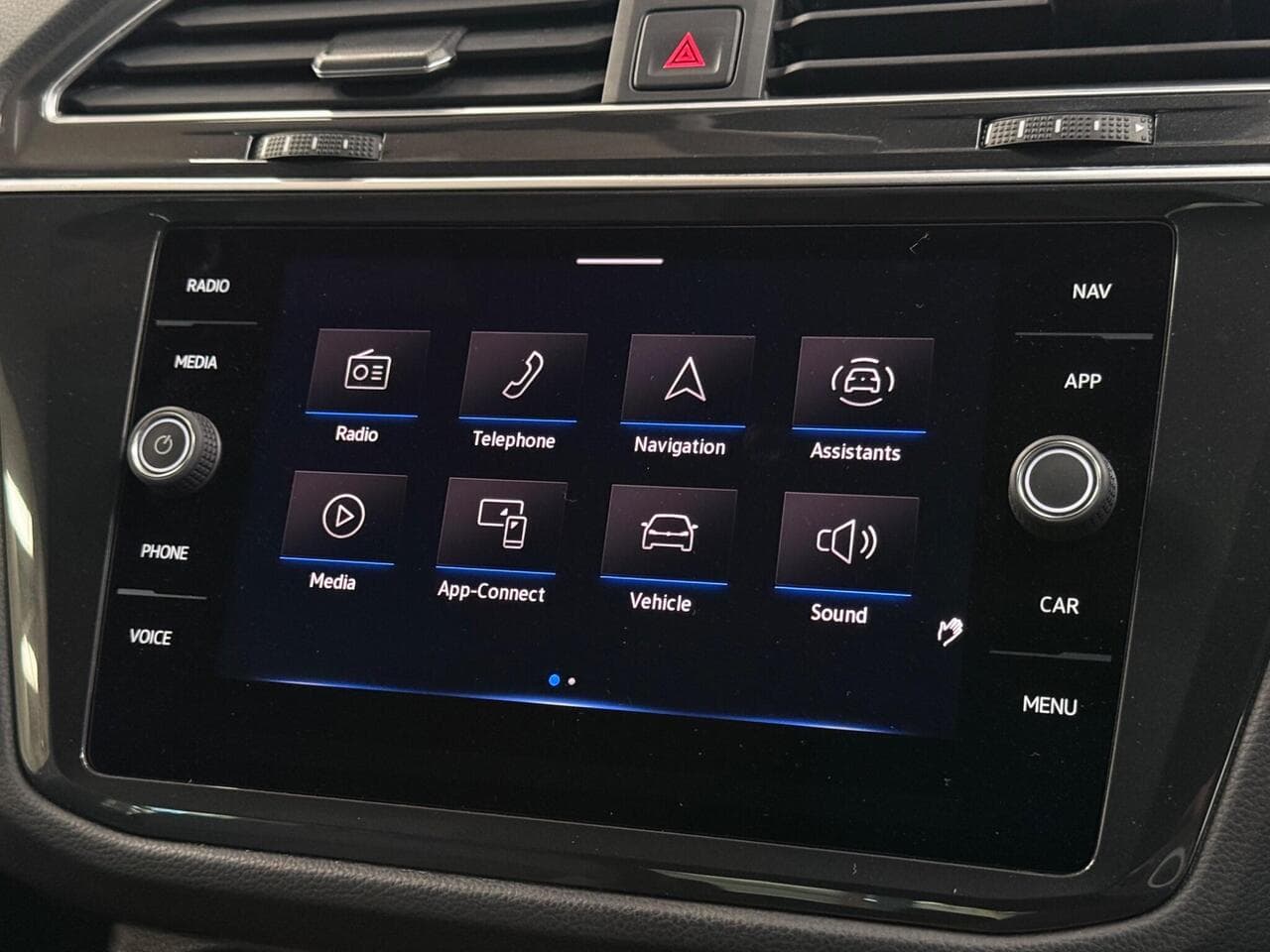 Volkswagen Tiguan thumbnail Infotainment System