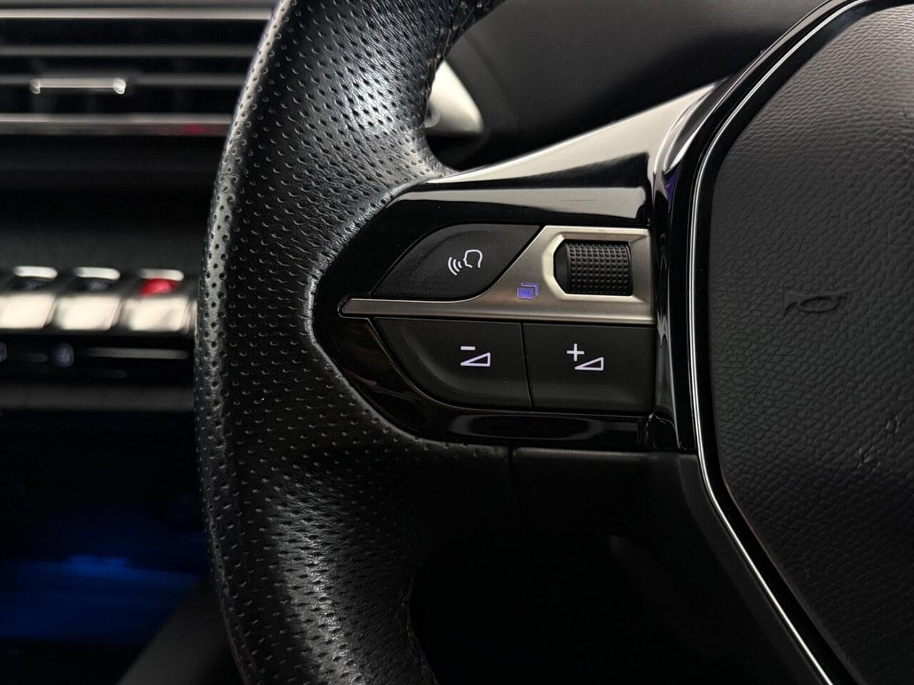 Peugeot 3008 thumbnail Misc Controls