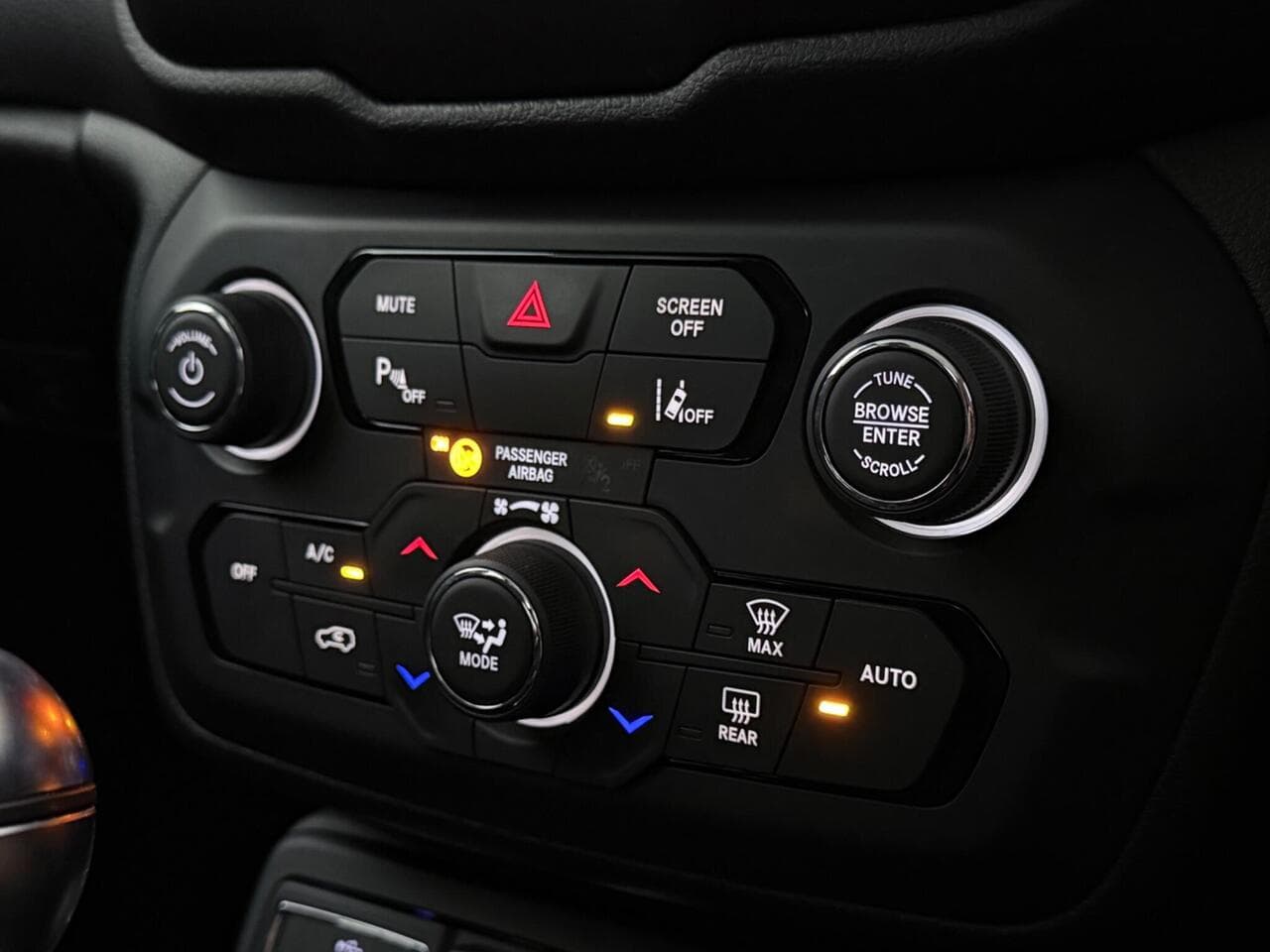 Jeep Renegade thumbnail Misc Controls