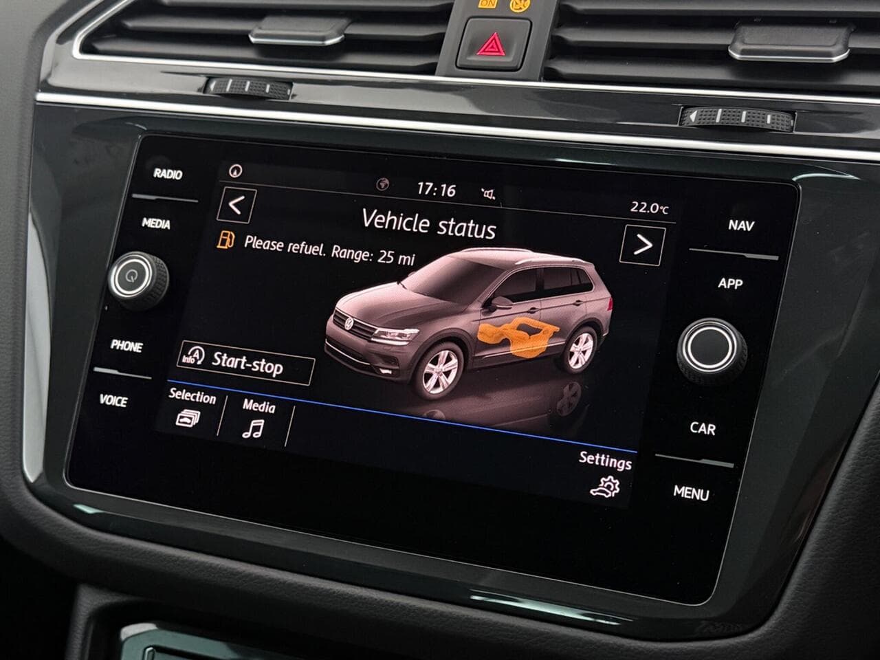 Volkswagen Tiguan thumbnail Infotainment System