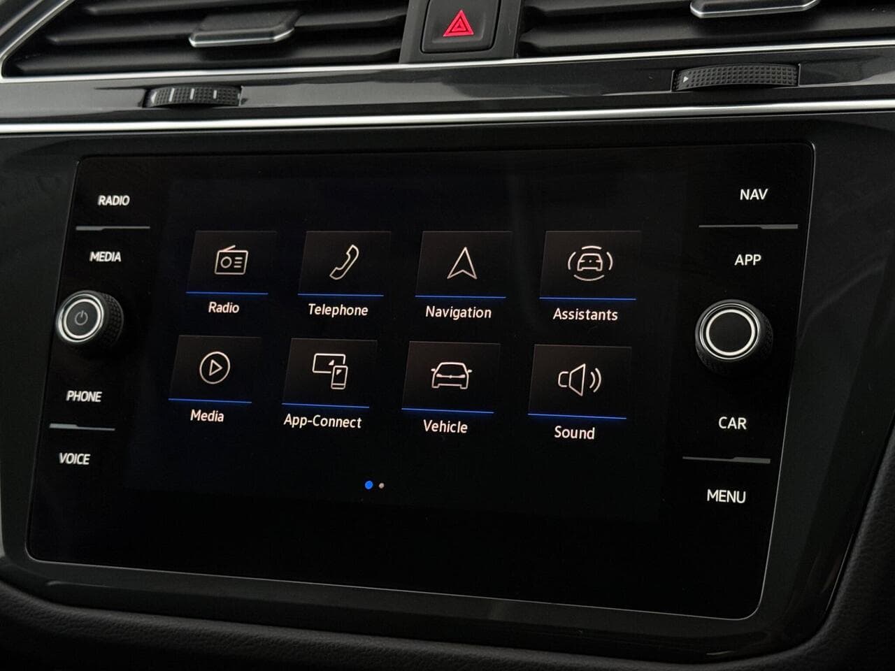 Volkswagen Tiguan thumbnail Infotainment System