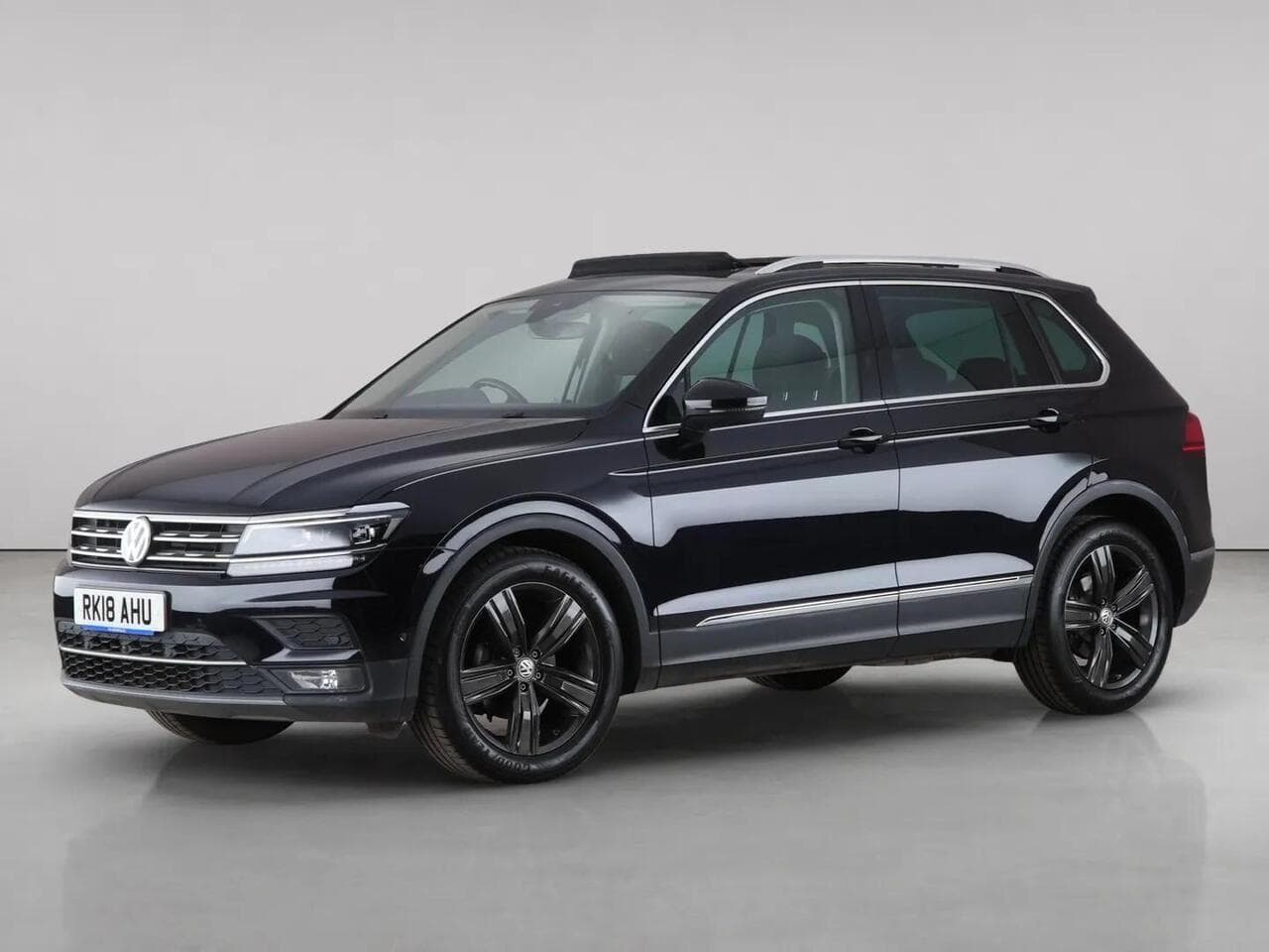 Volkswagen Tiguan thumbnail Front Left