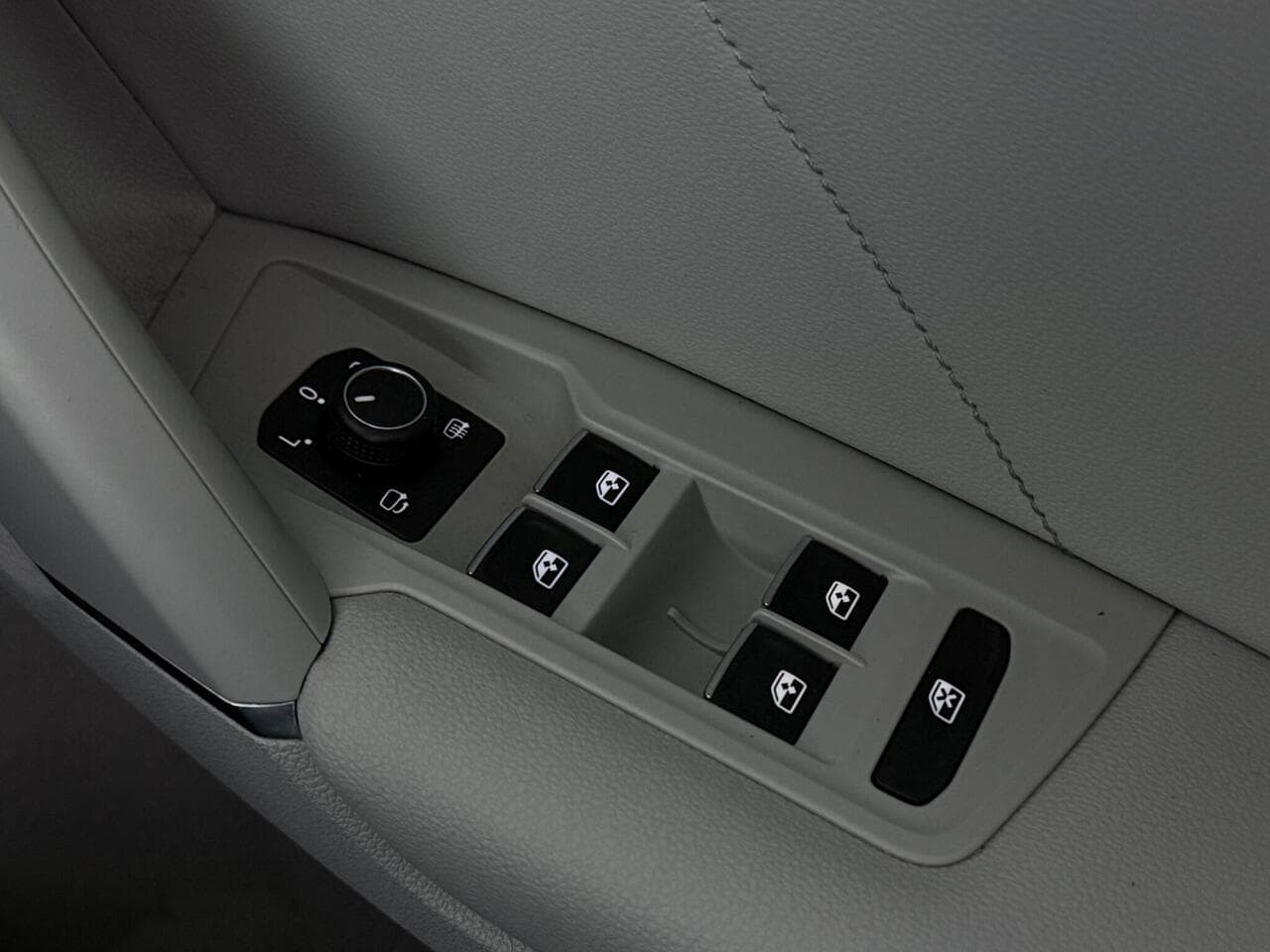 Volkswagen Tiguan thumbnail Misc Controls