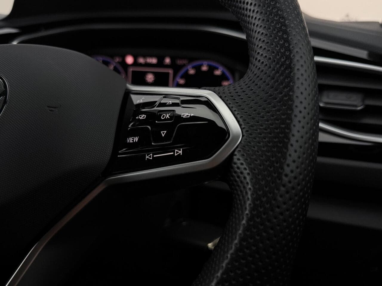 Volkswagen T-Roc thumbnail Misc Controls