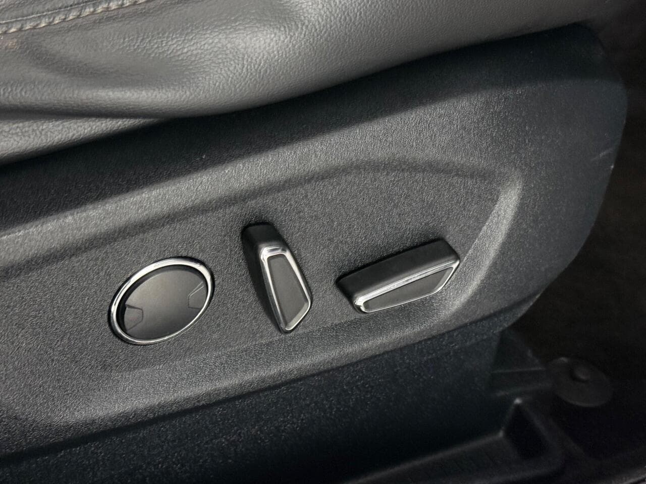 Ford Edge thumbnail Misc Controls