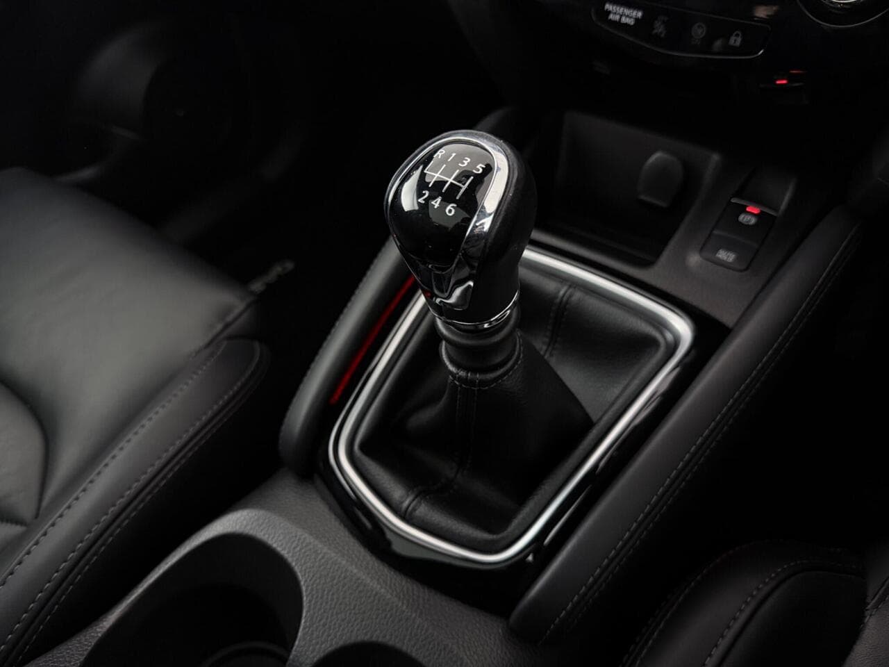 Nissan Qashqai thumbnail Interior Front