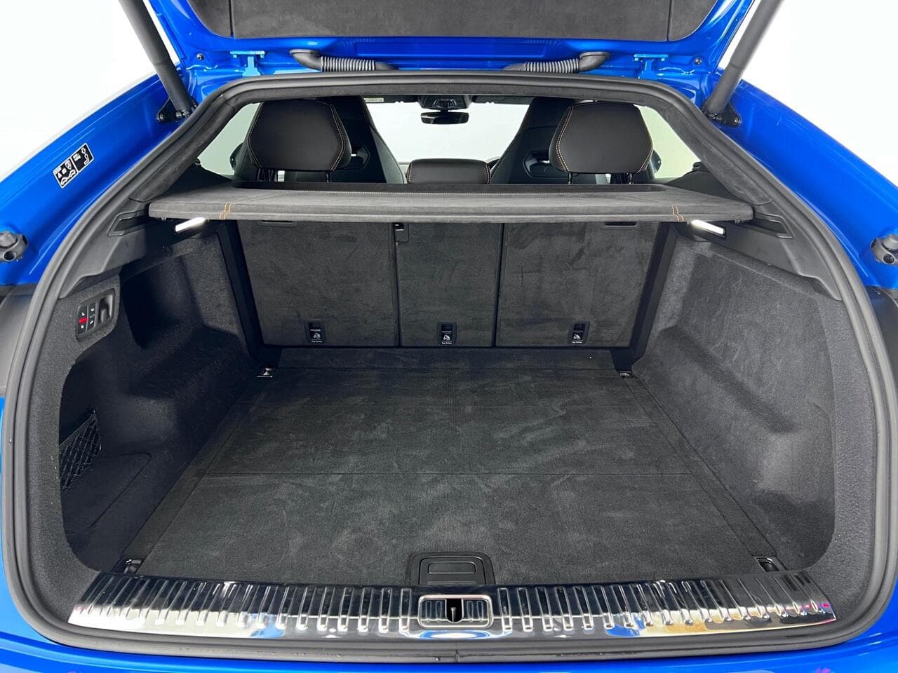 Lamborghini Urus thumbnail Boot