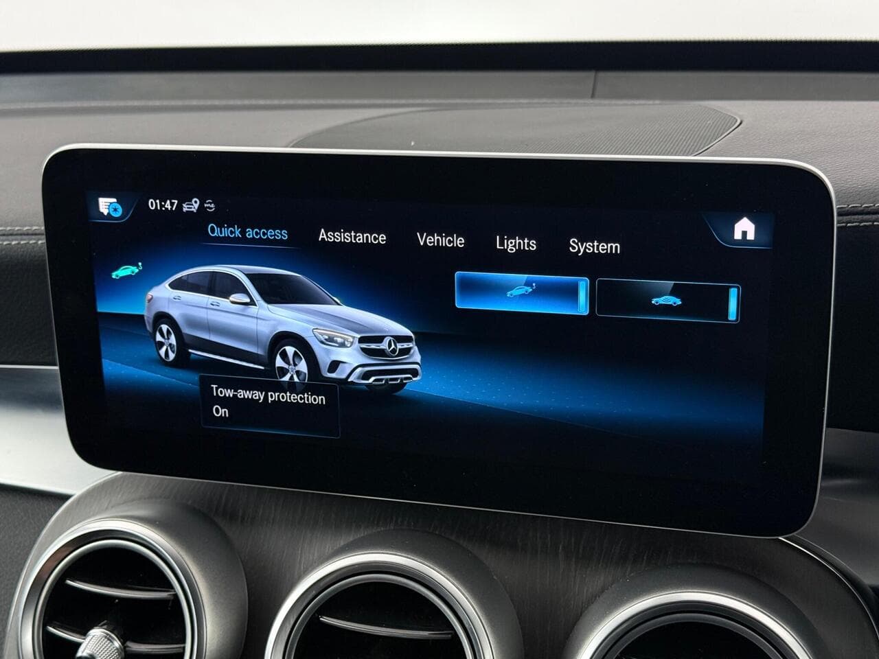 Mercedes-Benz GLC thumbnail Infotainment System