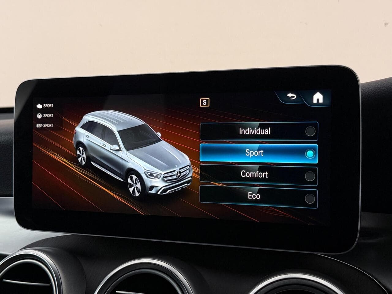 Mercedes-Benz GLC thumbnail Infotainment System