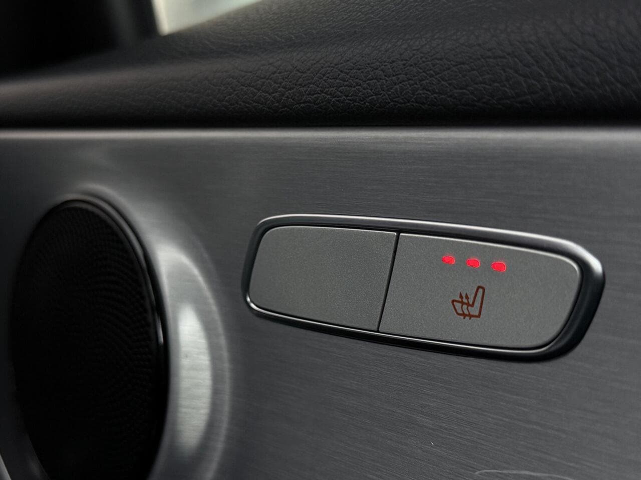 Mercedes-Benz C Class thumbnail Misc Controls