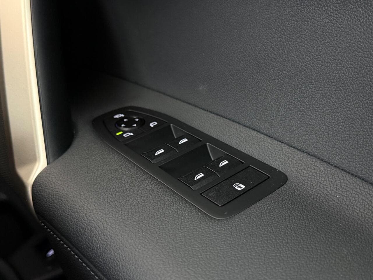 BMW iX thumbnail Misc Controls