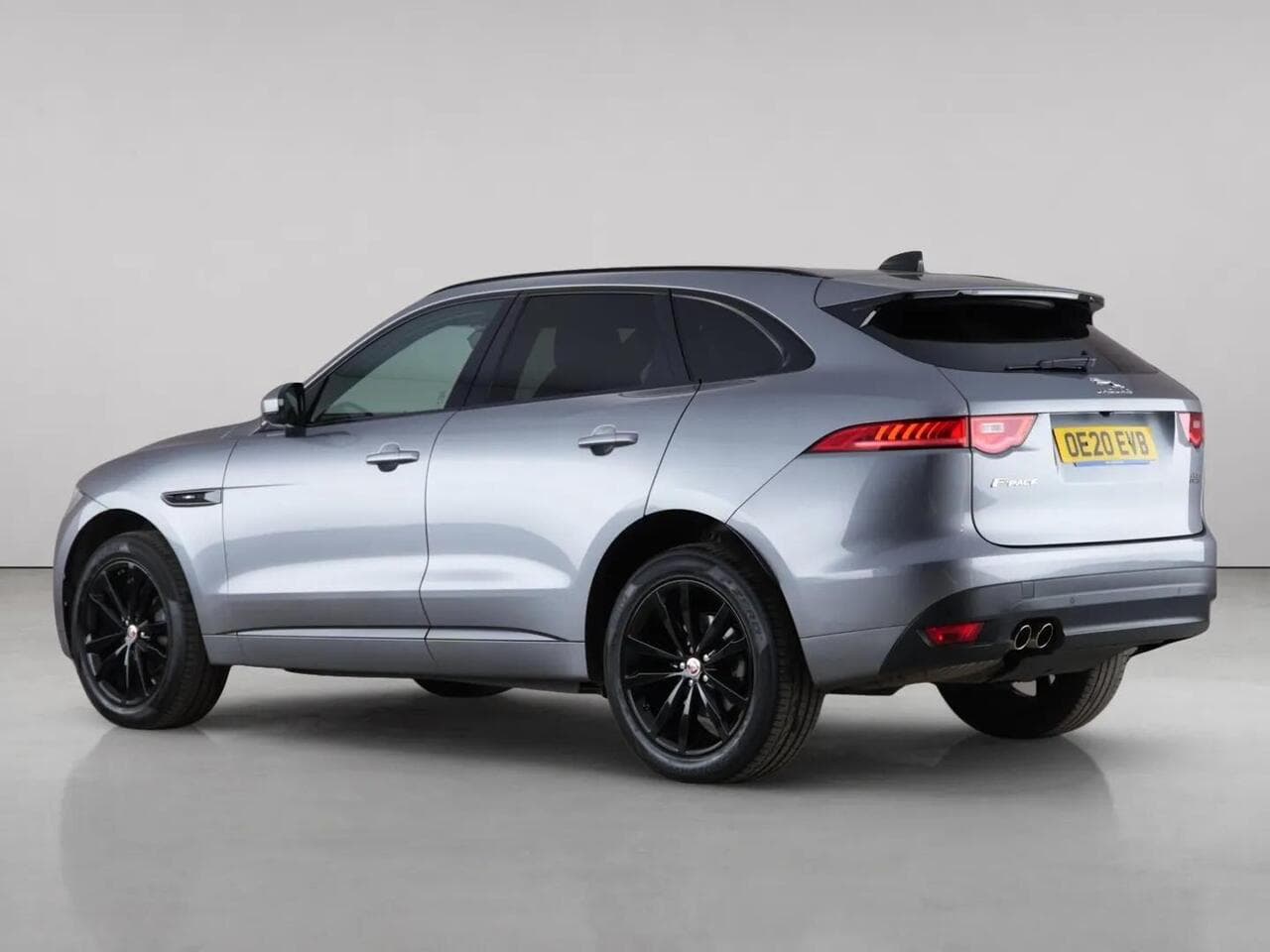 Jaguar F-PACE thumbnail Rear Left