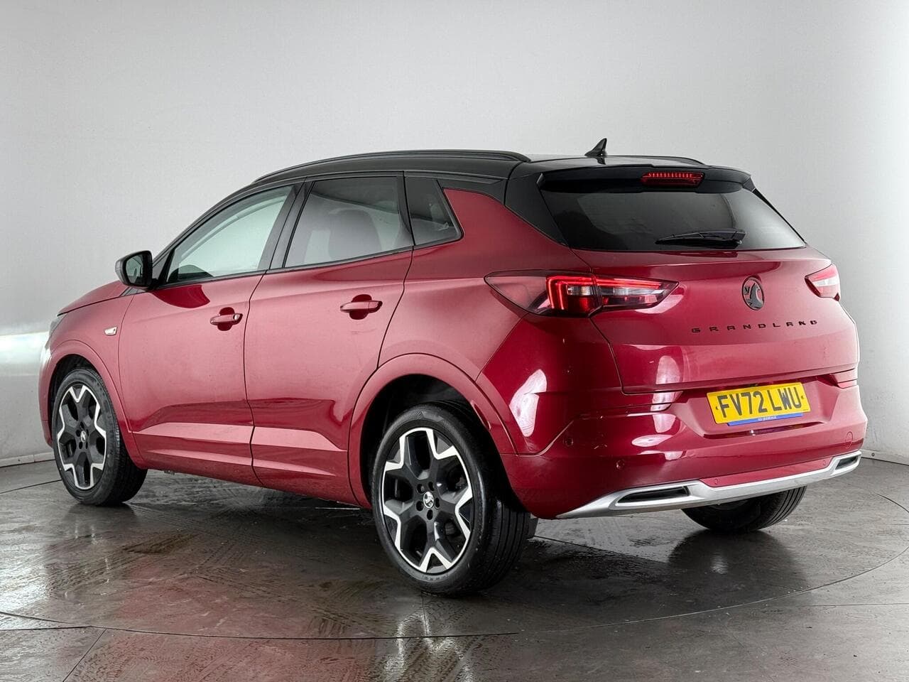 Vauxhall Grandland thumbnail Rear Left