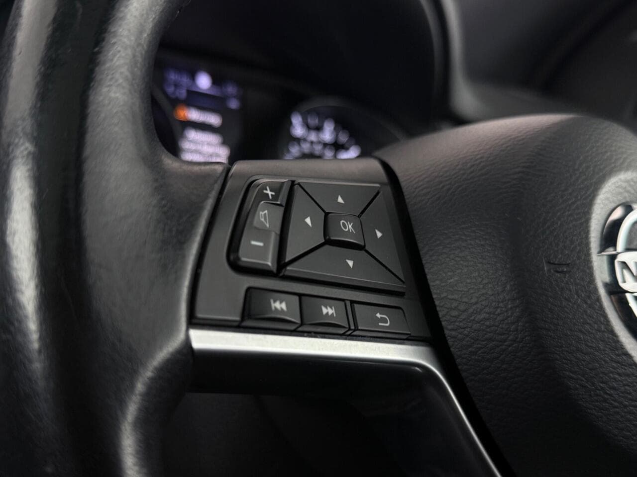 Nissan Qashqai thumbnail Misc Controls