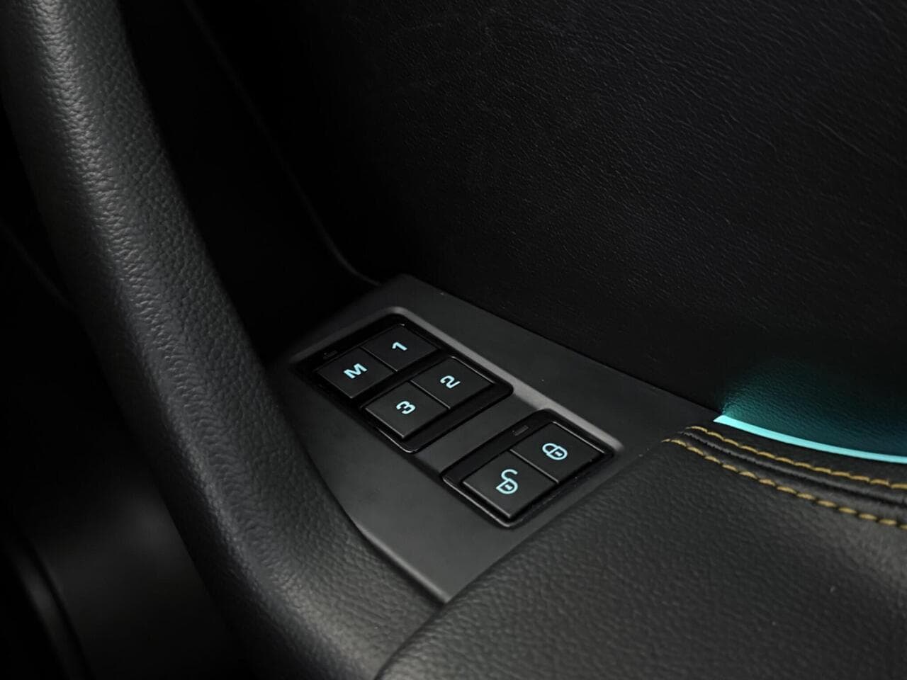 Jaguar F-PACE thumbnail Misc Controls