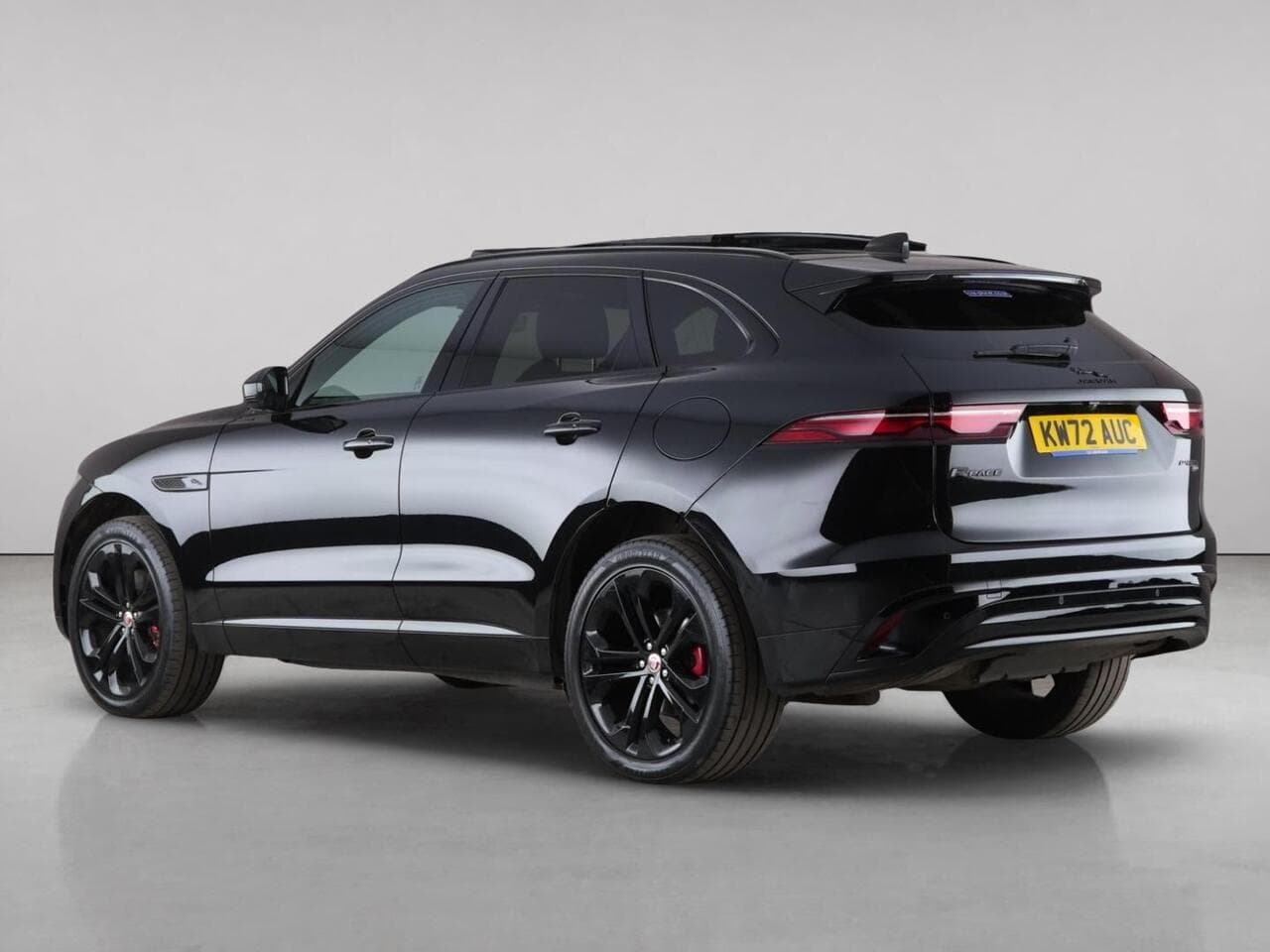Jaguar F-PACE thumbnail Rear Left