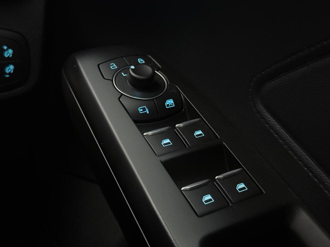 Ford Focus thumbnail Misc Controls