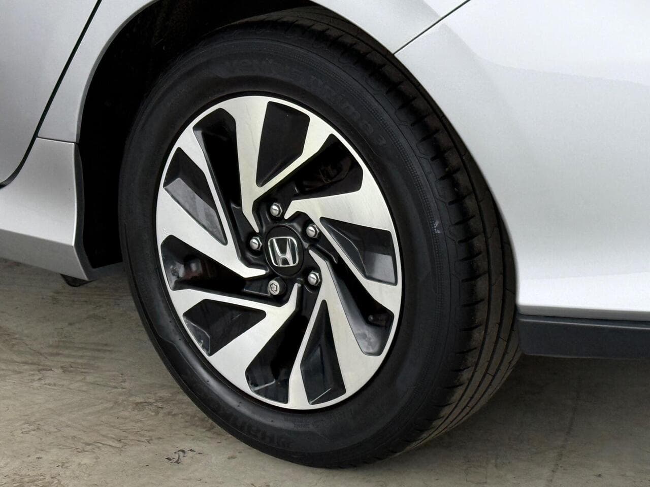 Honda Civic thumbnail Wheel