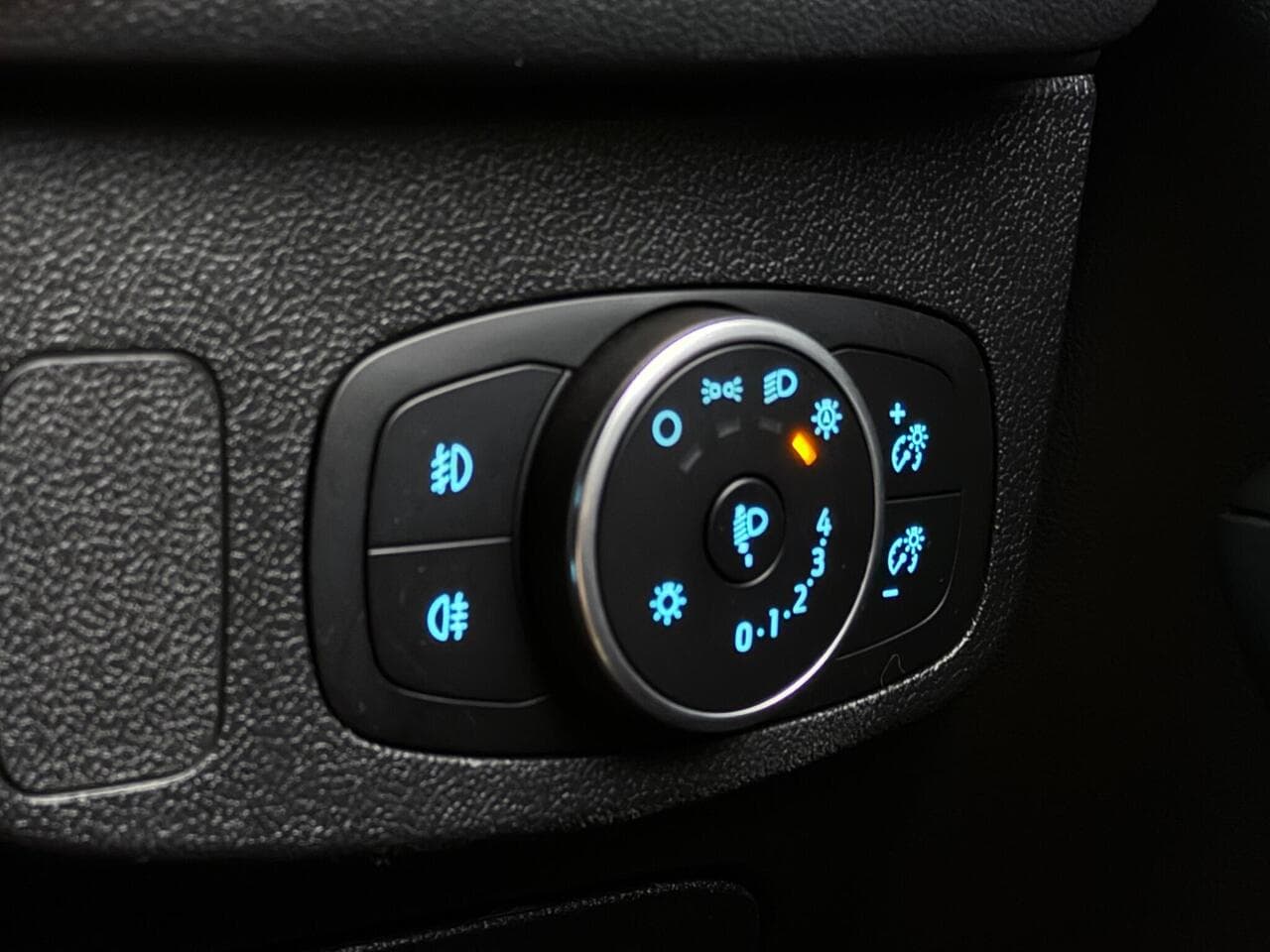 Ford Focus thumbnail Misc Controls