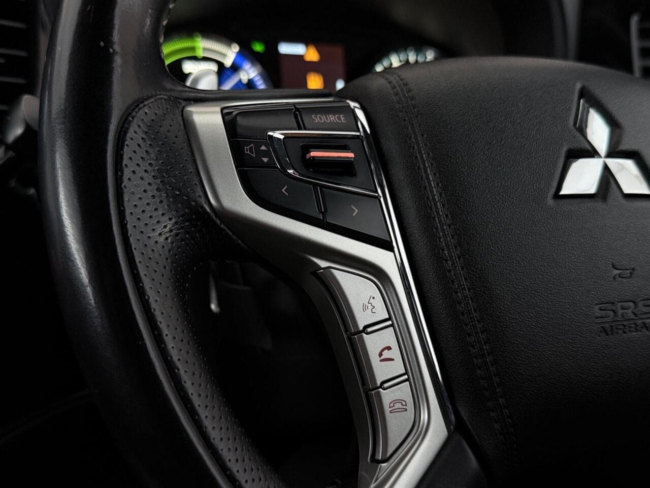 Mitsubishi Outlander thumbnail Misc Controls