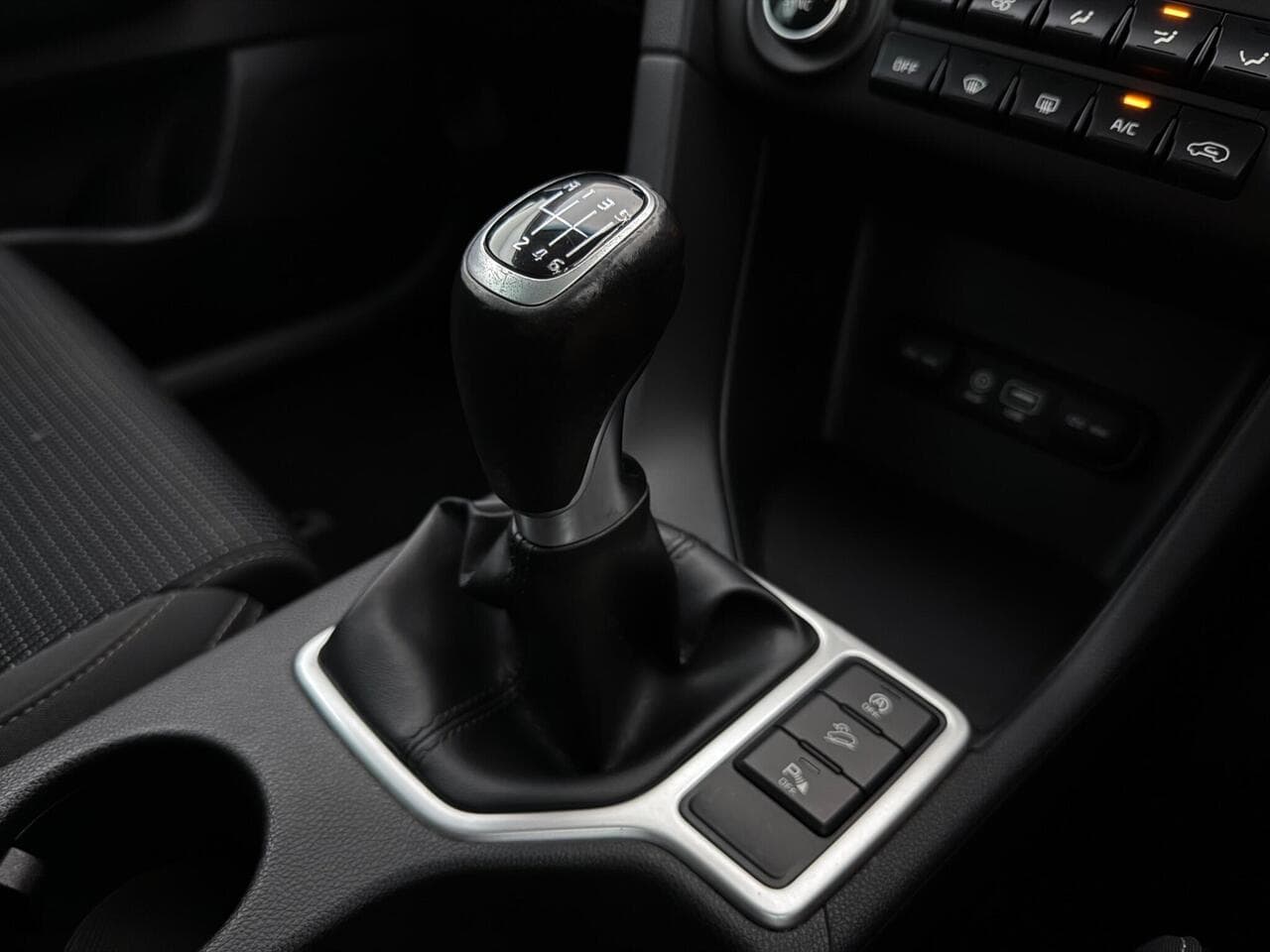 Kia Sportage thumbnail Interior Front