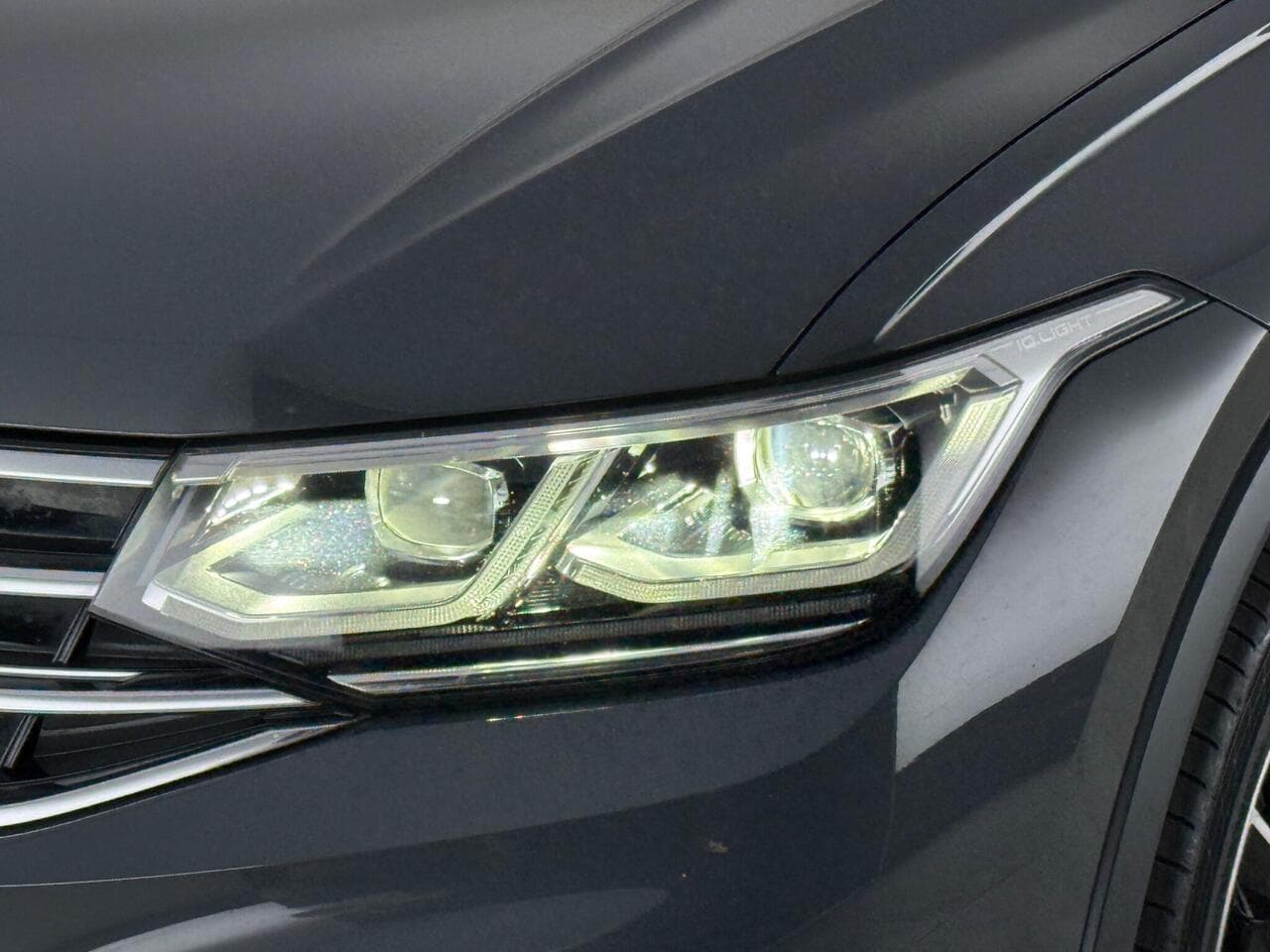 Volkswagen Tiguan thumbnail Lights Front