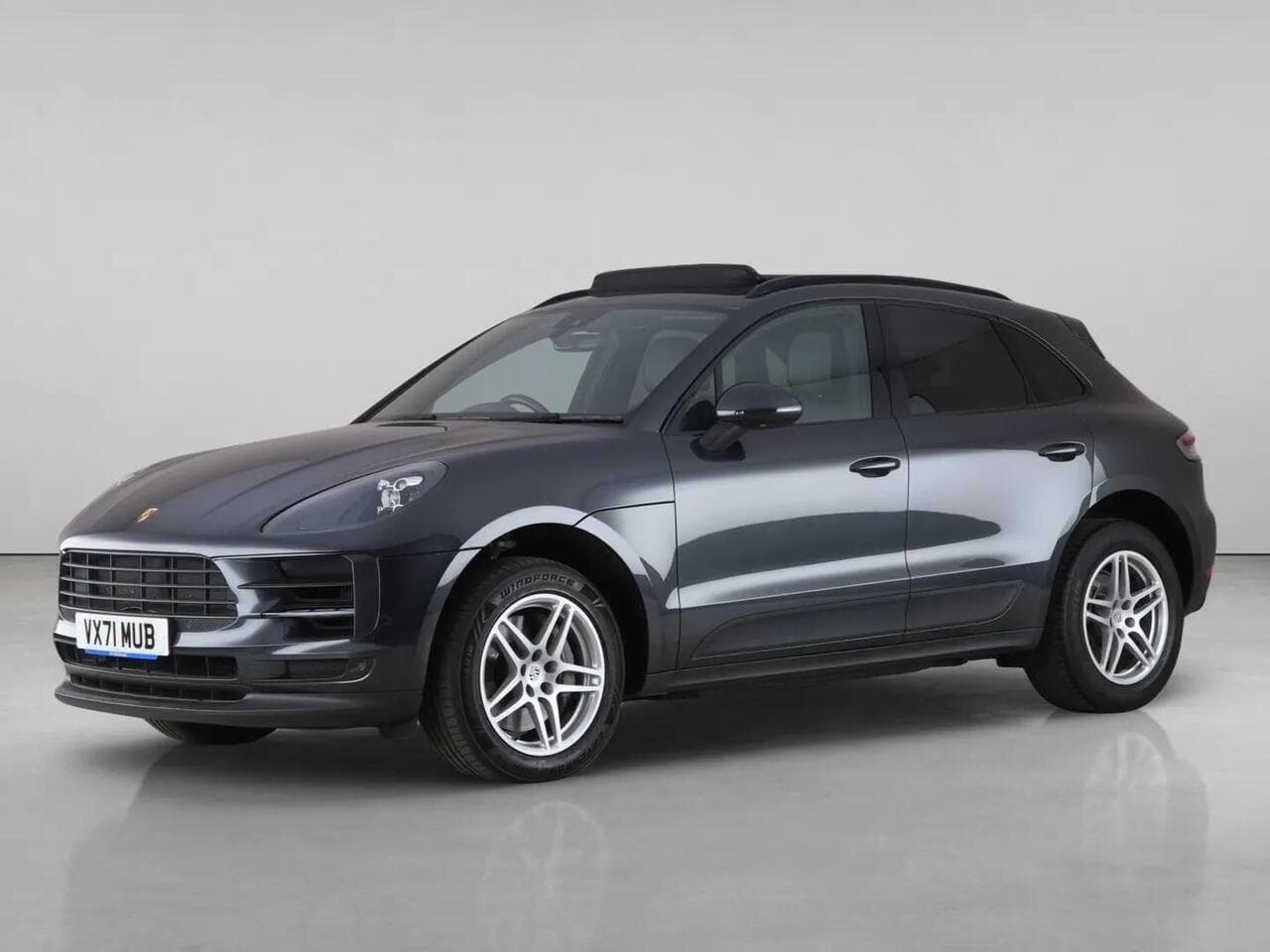 Porsche Macan thumbnail Front Left