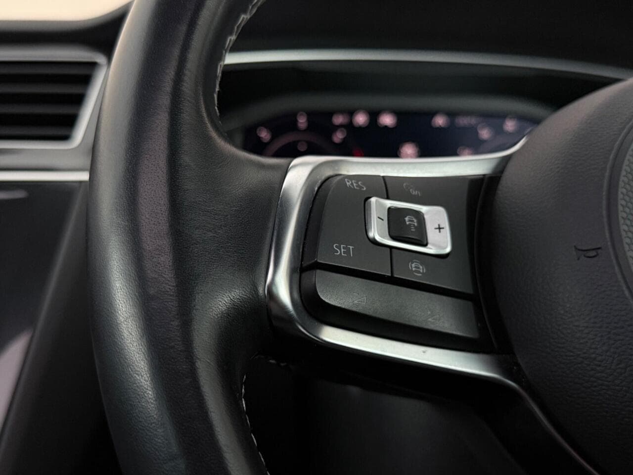 Volkswagen Tiguan thumbnail Misc Controls