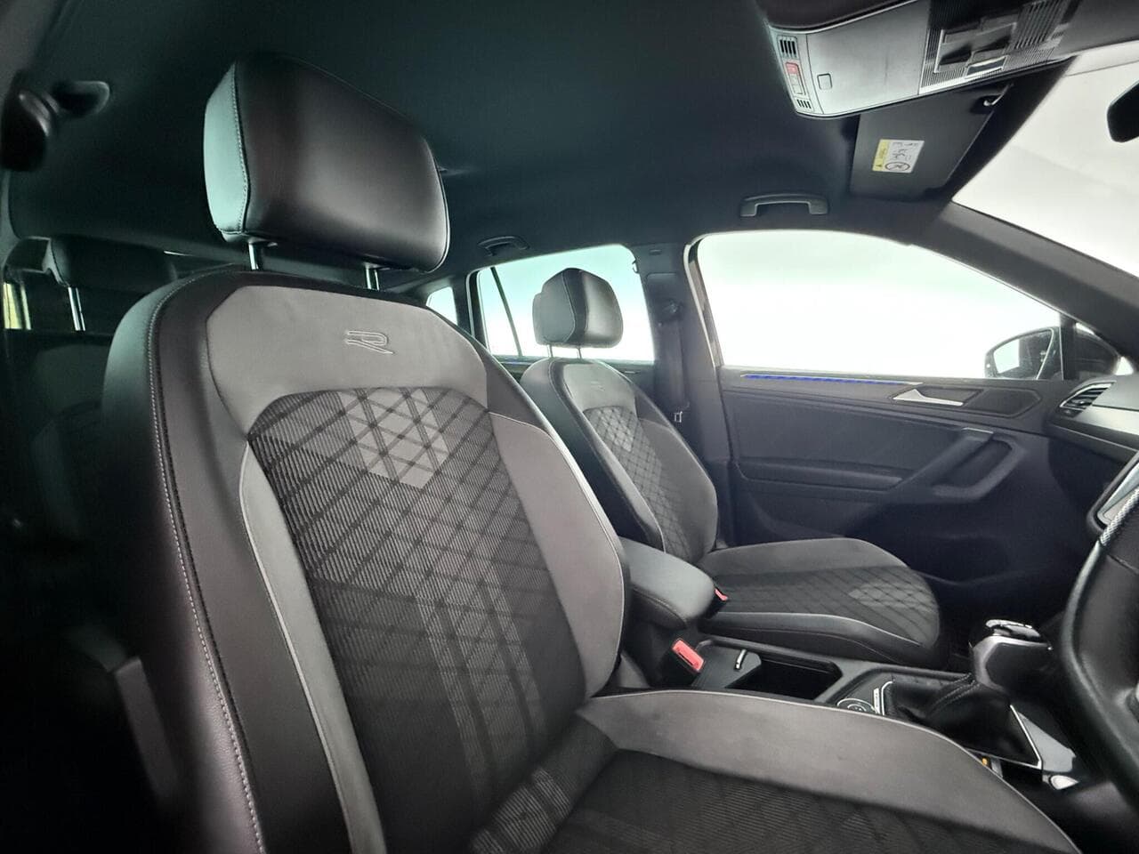 Volkswagen Tiguan thumbnail Seat Driver